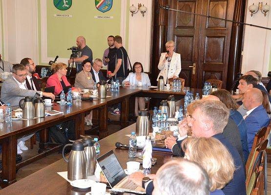 Samorządowcy podczas spotkania w wejherowskim starostwie.