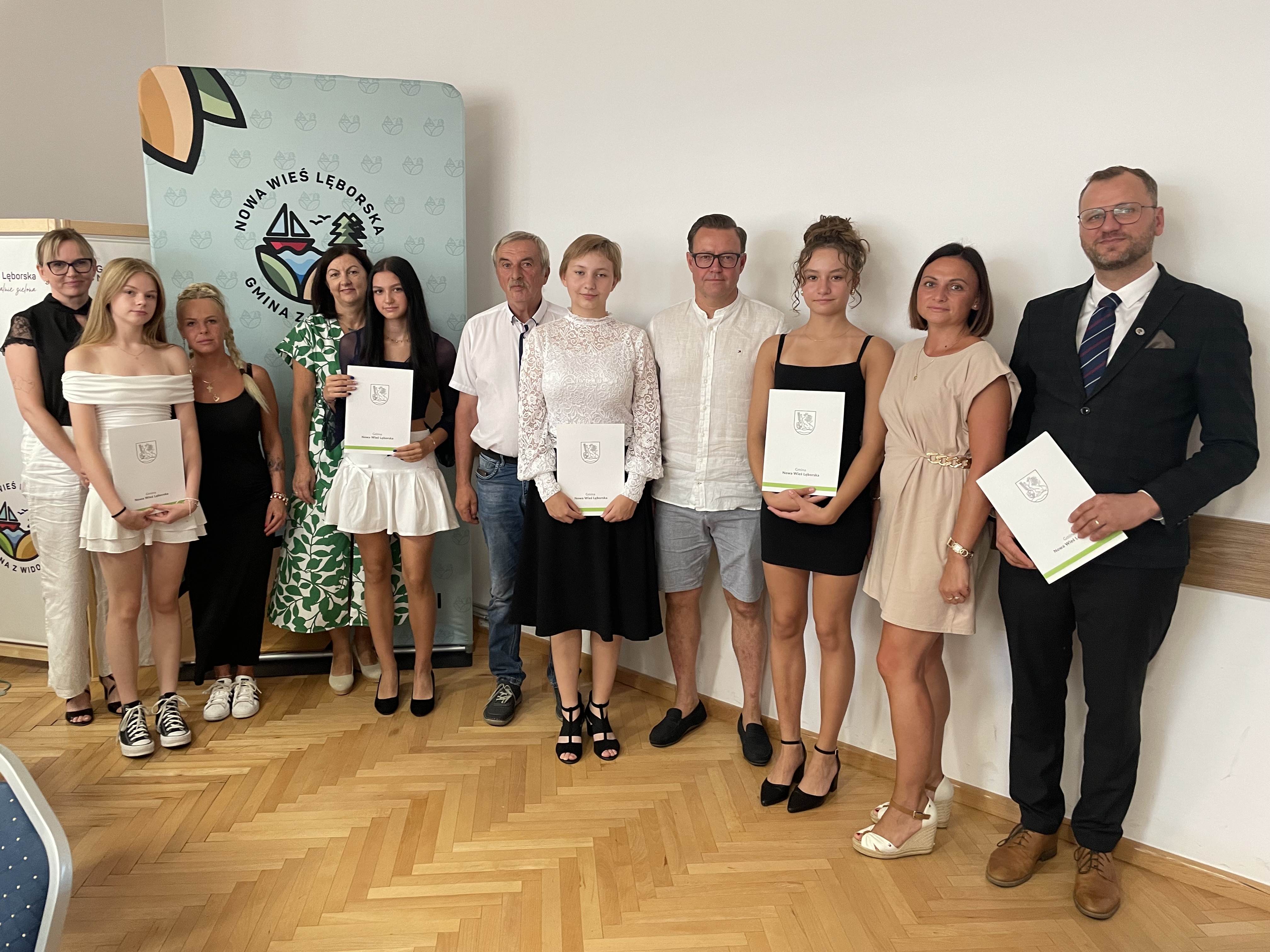 Pamiątkowe zdjęcie z Wójtem i Sekretarz Gminy