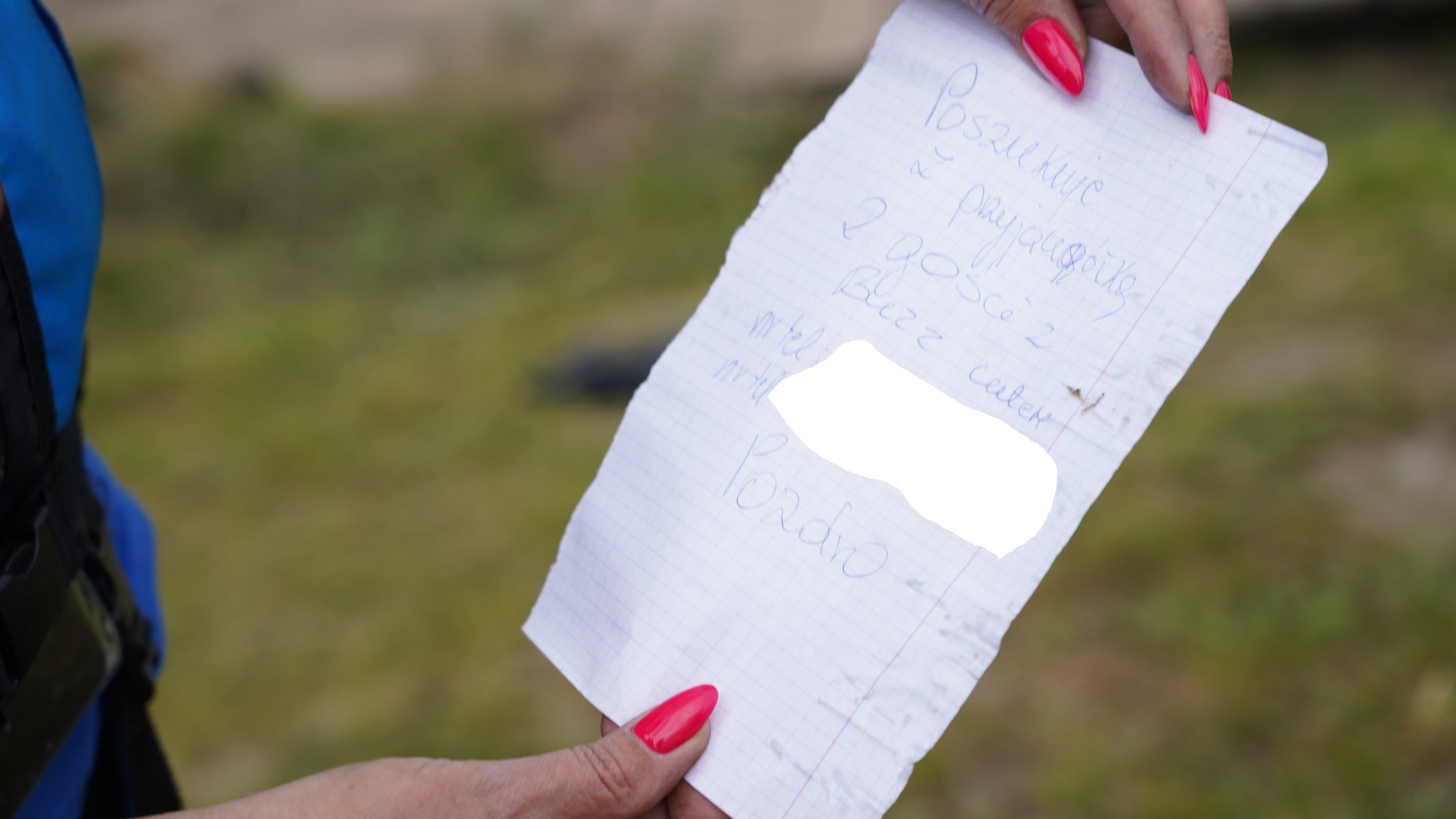 Fot. Stowarzyszenie "Obliwice i okolice" - odczytanie wyłowionego listu z butelki