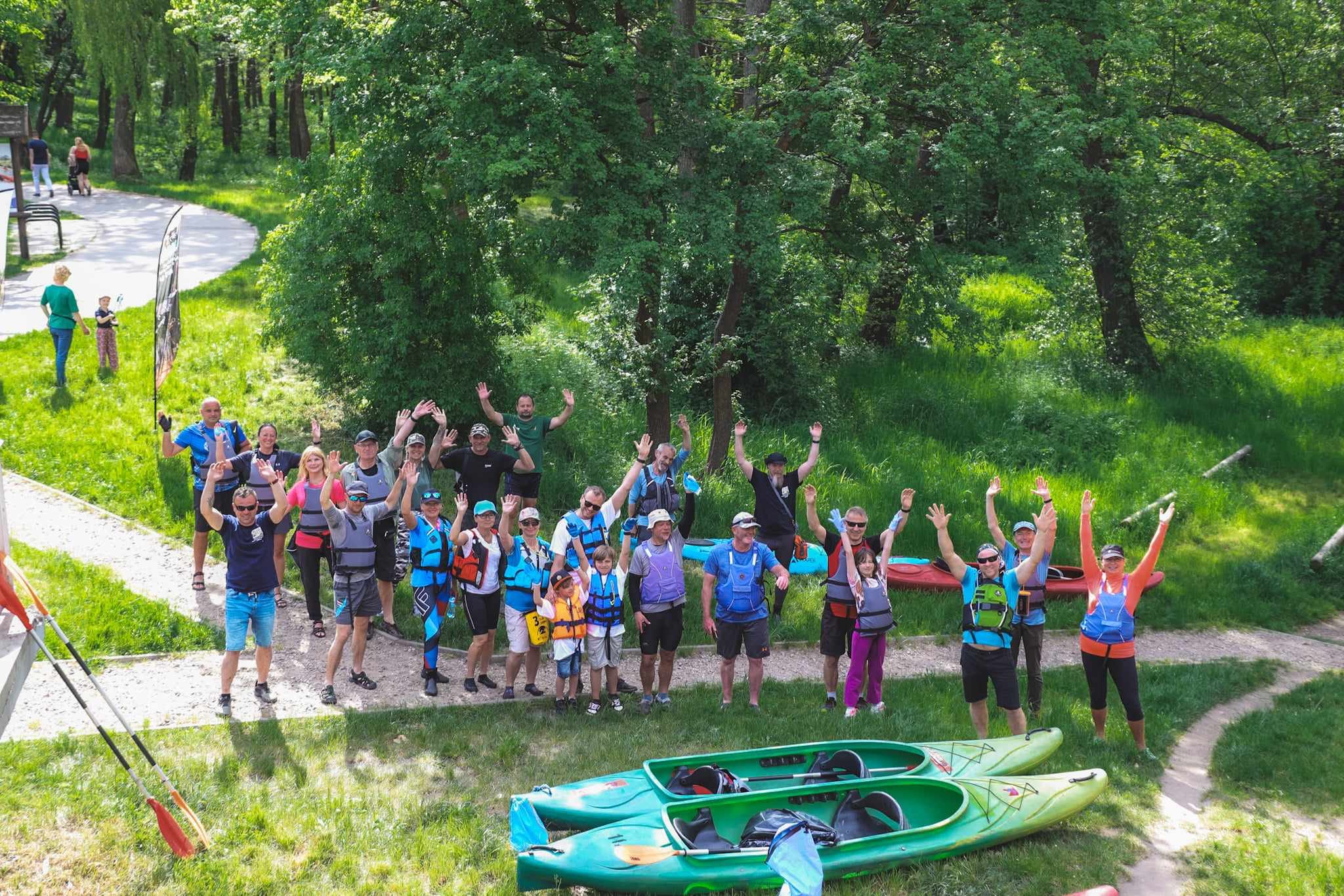 Fot. Anna Stelmach - kajakarze przed rozpoczęciem spływu