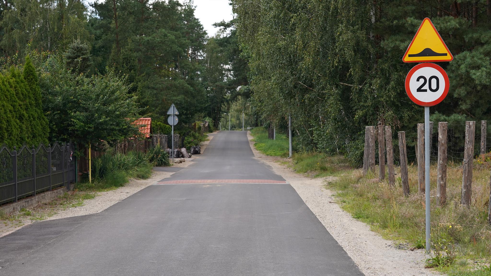 Próg zwalniający na ul. Nadmorskiej w Lubowidzu