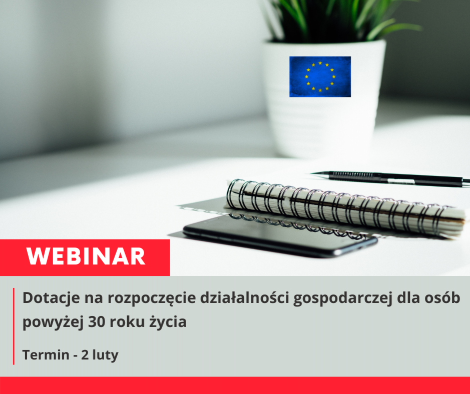 W górnej części grafiki, na blacie kwiat w doniczce, telefon, notes i długopis. W dolnej części grafiki informacja o webinarze.