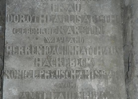 Kamienna tablica z kapicy w Garczegorzu.