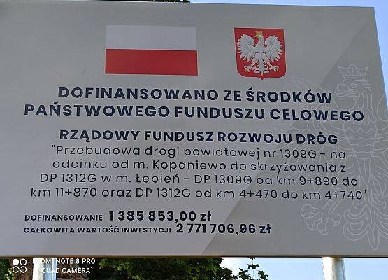 Tablica informacyjna przy drodze Kopaniewo - Łebień