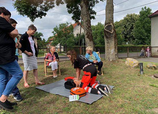 Redkowice. Edukacja na świeżym powietrzu z zakresu udzielania pierwszej pomocy.
