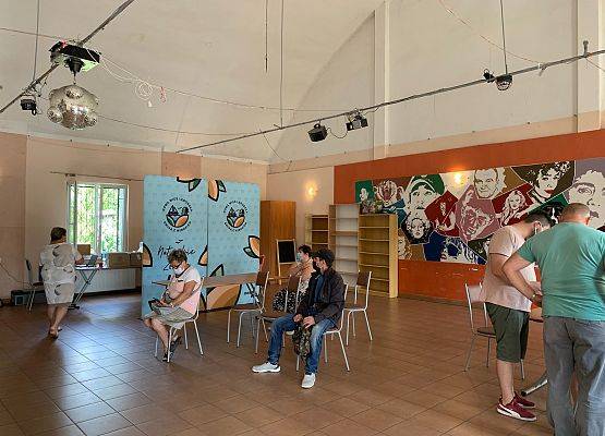 Szczepienia przeciw Covid-19 w świetlicy w Pogorzelicach.