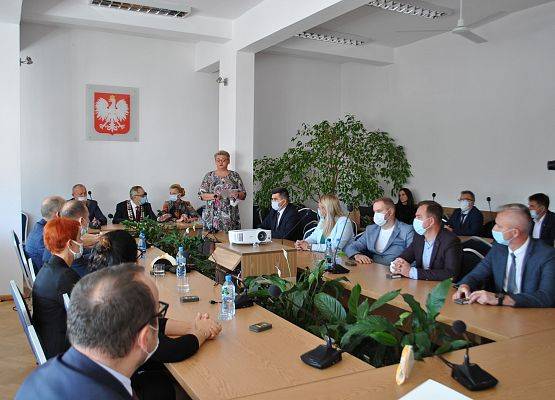 Wystąpienie Przewodniczącej Gminnej Komisji Wyborczej podczas sesji rady gminy.