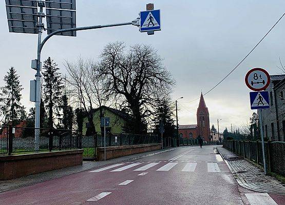 Wyniesione skrzyżowanie w centrum Łebienia