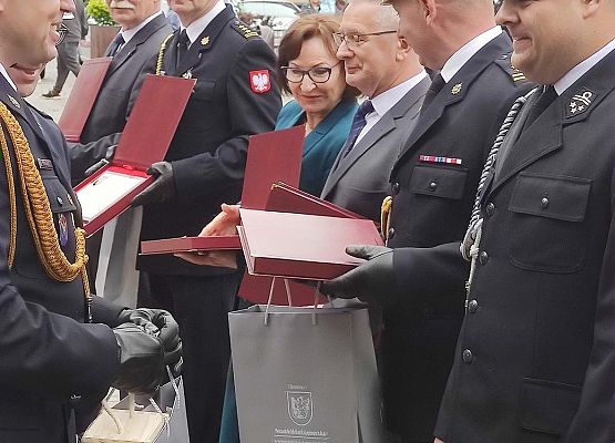 Druhowie OSP w Nowej Wsi Lęborskiej dziękują zaangażowanym osobom w pomoc przy zakupie nowego pojazdu.