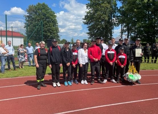 Zdjęcie pamiątkowe drużyny biorącej udział w zawodach.