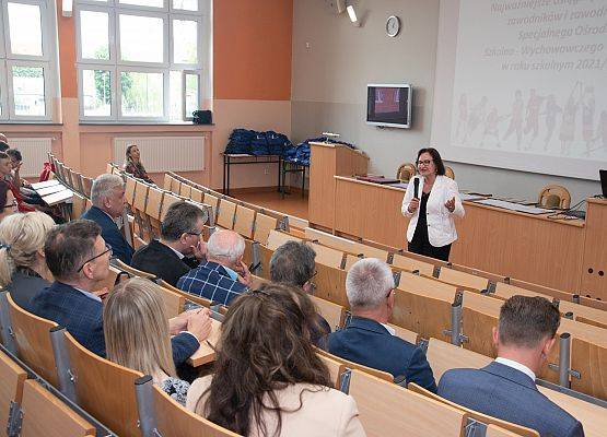 Publiczność podczas gali. Starosta otwiera Galę.