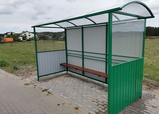 Nowa wiata przystankowa w m. Mosty