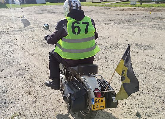 Plac manewrowy w Obliwicach. Zmagania motocyklistów.
