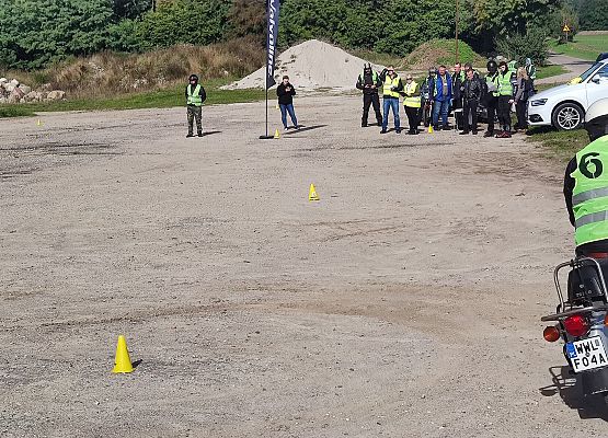 Plac manewrowy w Obliwicach. Zmagania motocyklistów.