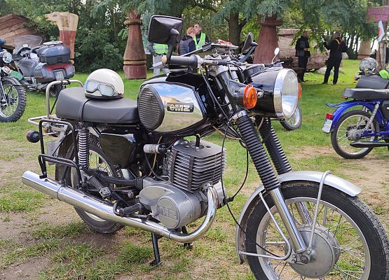 Zabytkowy motocykl podczas rundy Mistrzostw Polski.