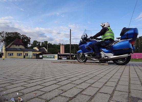 Plac manewrowy w Krępie Kaszubskiej. Zmagania motocyklistów.