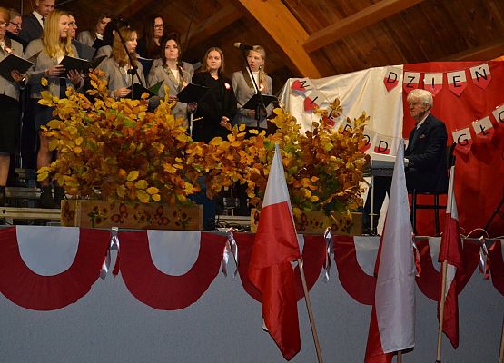 Występ Chóru Gminnego Cewice w Mostach.
