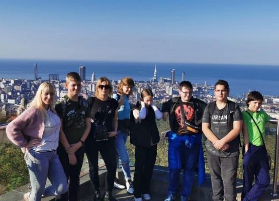 Grafika 1: Uczniowie ze szkoły w Leśnicach z wizytą w Gruzji