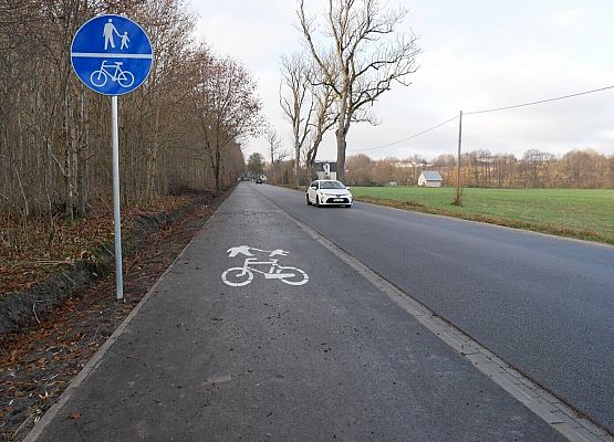 Fragment zrealizowanej inwestycji. Widok na jezdnię i ciąg pieszo-rowerowy.