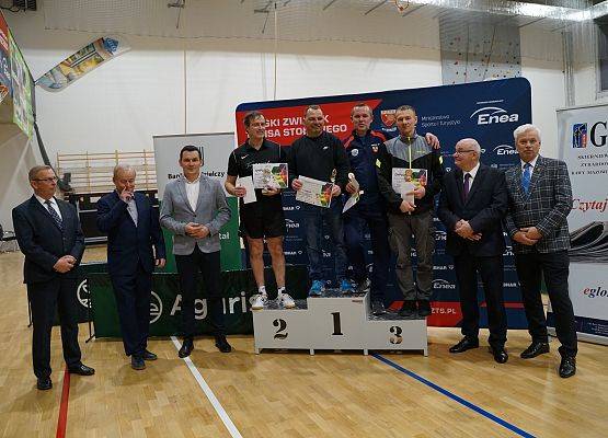 Organizatorzy i zwycięzcy turnieju.