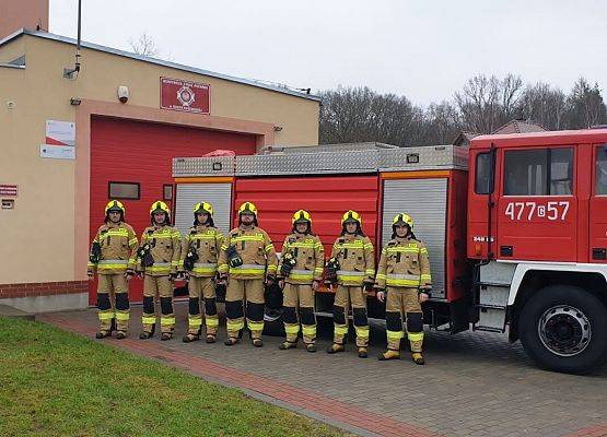 Grafika 1: Strażacy OSP z nowym wyposażaniem