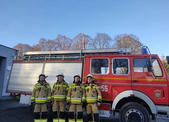 Grafika 3: Strażacy OSP z nowym wyposażaniem