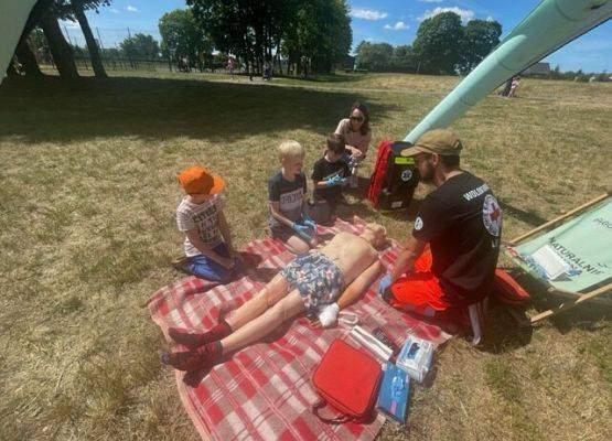 Grafika 2: Fotorelacja z pikniku rodzinno-sportowego w Łebieniu