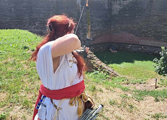 Marzena Goike podczas Mistrzostw Europy Łucznictwa Historycznego w Alba Lulia w Rumunii