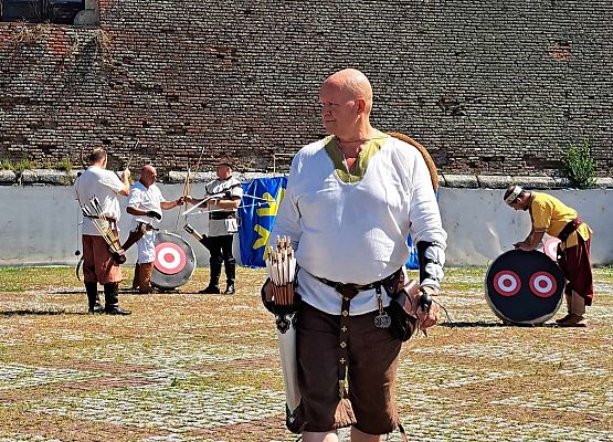 Donat Grotha podczas Mistrzostw Europy Łucznictwa Historycznego w Alba Lulia w Rumunii