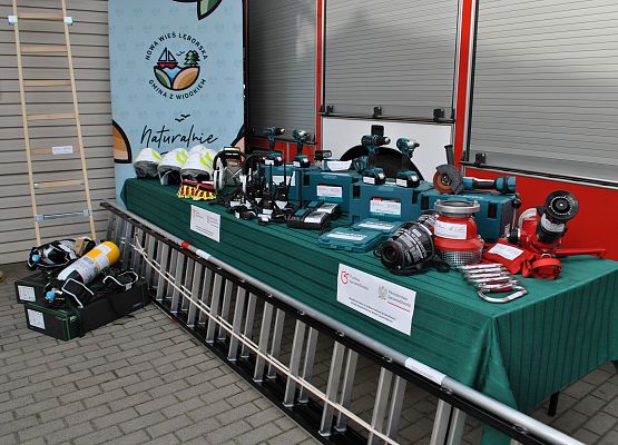 Grafika 2: Uroczyste przekazanie sprzętu jednostkom OSP z terenu Gminy Nowa Wieś Lęborska w ramach dotacji z Funduszu Sprawiedliwości