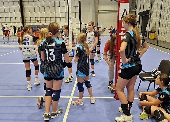 Grafika 2: UKS Libero Łebień na Ogólnopolskim Turnieju Minipiłki Siatkowej o Puchar Małgorzaty Glinki w Wałczu