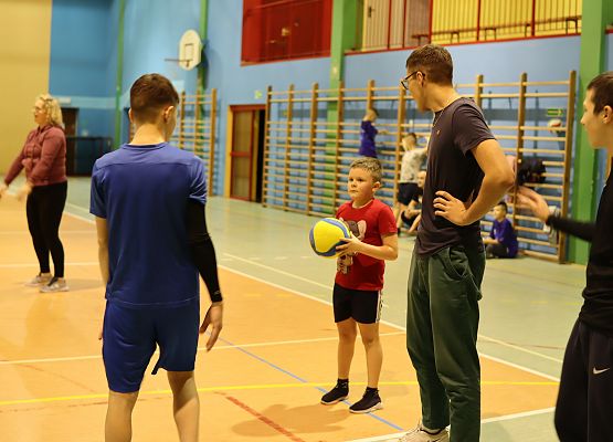 Grafika 9: Świąteczny Siatkarski Turniej Rodzinny