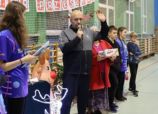 Grafika 4: Świąteczny Siatkarski Turniej Rodzinny