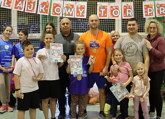Grafika 3: Świąteczny Siatkarski Turniej Rodzinny