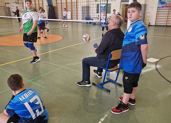 Grafika 1: Wojewódzkie rozgrywki minisiatkówki UKS Libero Łebień w Kinder Joy of Moving w Cewicach