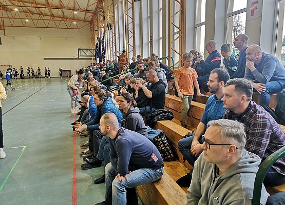 Grafika 7: Wojewódzkie rozgrywki minisiatkówki UKS Libero Łebień w Kinder Joy of Moving w Cewicach