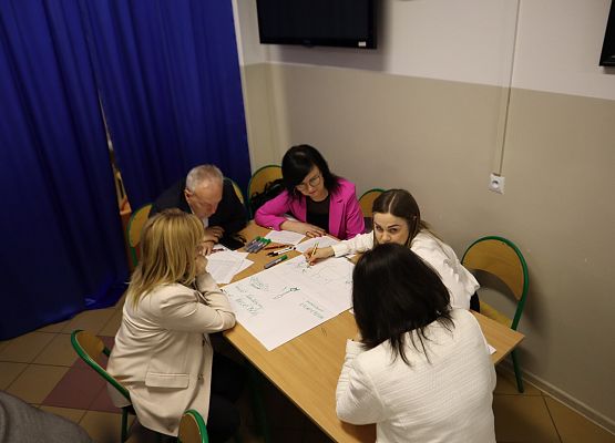 Grafika 7: Spotkanie dyrektorów szkół z wizytatorem Kuratorium Oświaty w Gdańsku