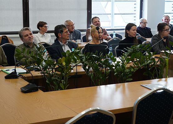 Przedstawiciele samorządów i Nadleśnictwa Lębork.