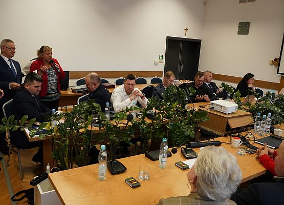 Grafika 2: Ostatnia sesja Rady Gminy VIII kadencji