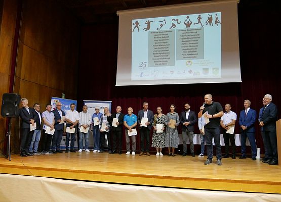 Laureaci na zdjęciu grupowym.