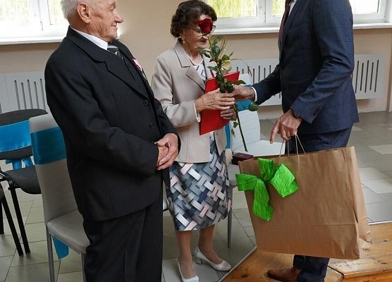 Grafika 24: Wręczenie medali Prezydenta RP za 50-letnie pożycie małżeńskie
