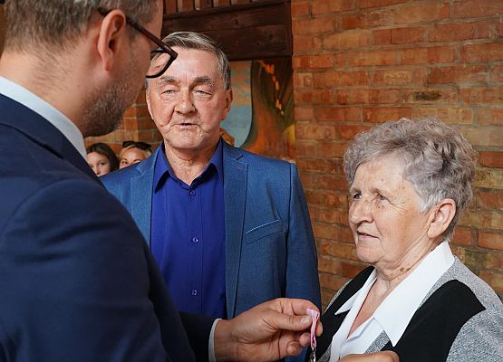 Grafika 30: Wręczenie medali Prezydenta RP za 50-letnie pożycie małżeńskie
