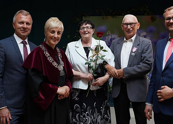 Grafika 33: Wręczenie medali Prezydenta RP za 50-letnie pożycie małżeńskie