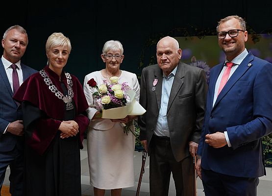 Grafika 34: Wręczenie medali Prezydenta RP za 50-letnie pożycie małżeńskie
