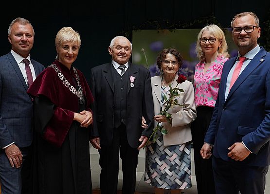 Grafika 37: Wręczenie medali Prezydenta RP za 50-letnie pożycie małżeńskie
