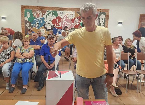 Głosowanie mieszkańców.