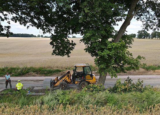 Prace budowlane na drodze do Niebędzina.