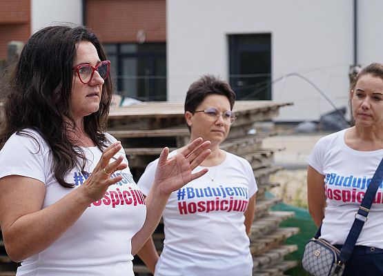 Grafika 6: Radni i Wójt Gminy odwiedzili budowę hospicjum w Pogorzelicach