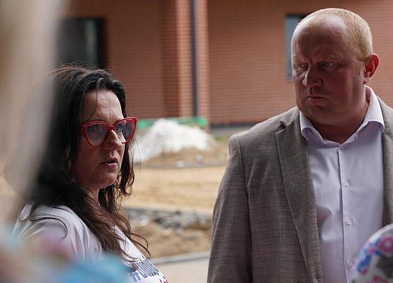 Grafika 9: Radni i Wójt Gminy odwiedzili budowę hospicjum w Pogorzelicach