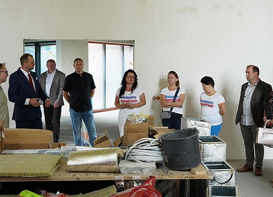 Grafika 20: Radni i Wójt Gminy odwiedzili budowę hospicjum w Pogorzelicach